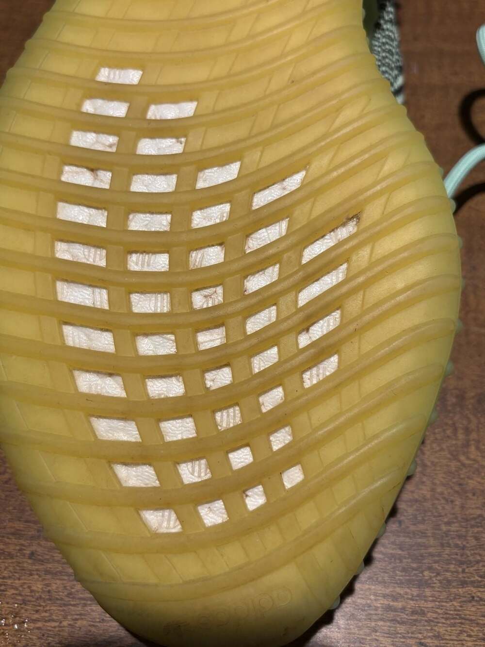Adidas Yeezy Boost 350 V2 Yecheil Size 10.5 - Picture 7 of 13